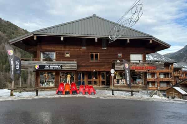 Ski Republic Centre Station Roc d'Enfer Sports